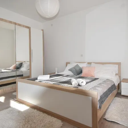 Apartment *Biba* Dugi Rat Esterno foto